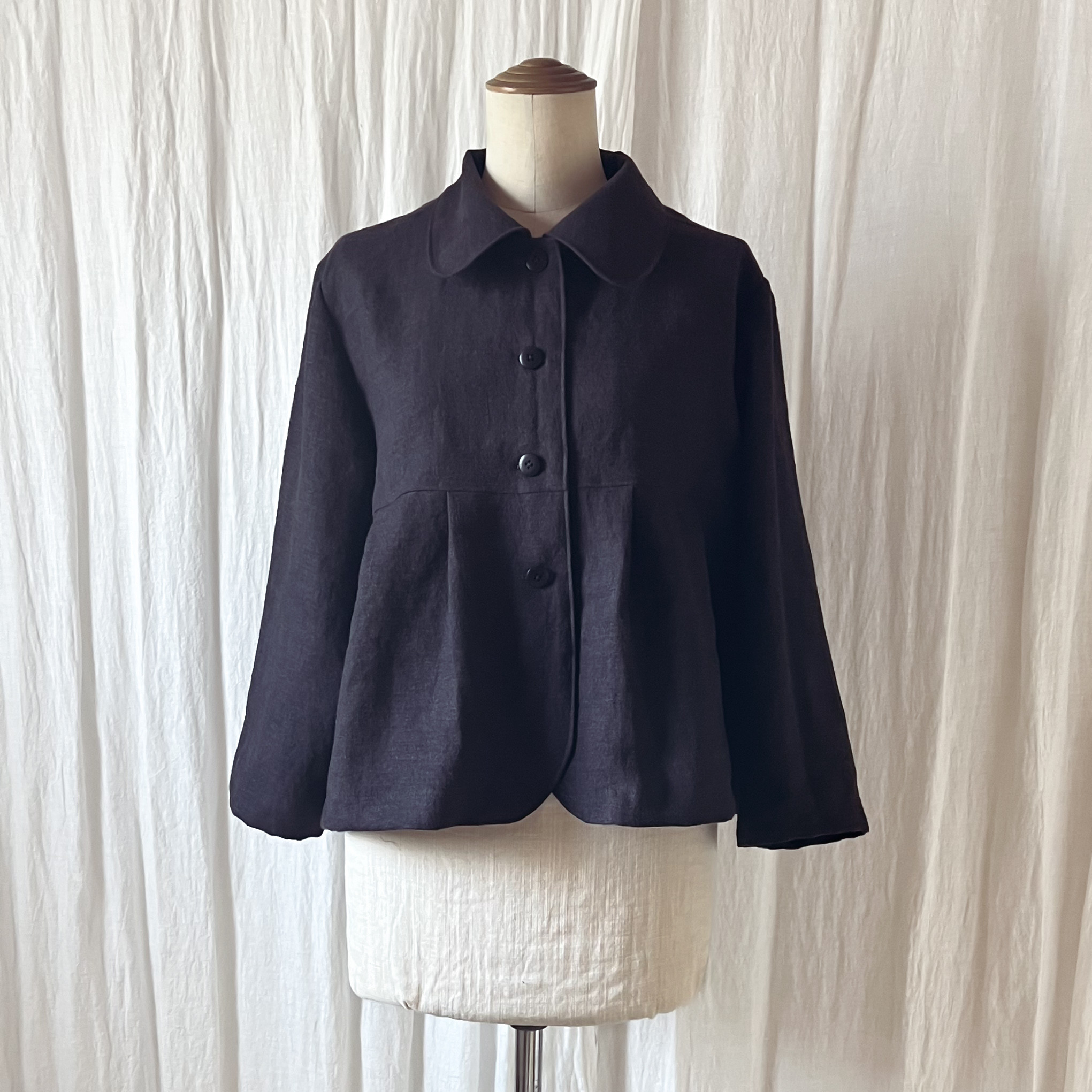 ベルギーリネンのショートジャケット（起毛・チャコール）