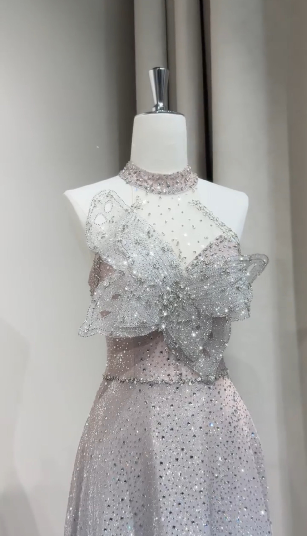 美品グラデーション　ピンクブルー　編み上げ　ホルターネック　Aライン　ラメ入り　パーティードレス成人式卒業式音楽会演奏会