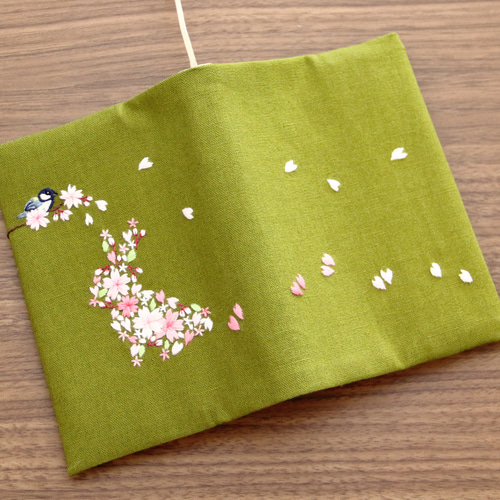 ブックカバー 桜うさぎ 手刺繍 桜2025 日本の春2025 ブック