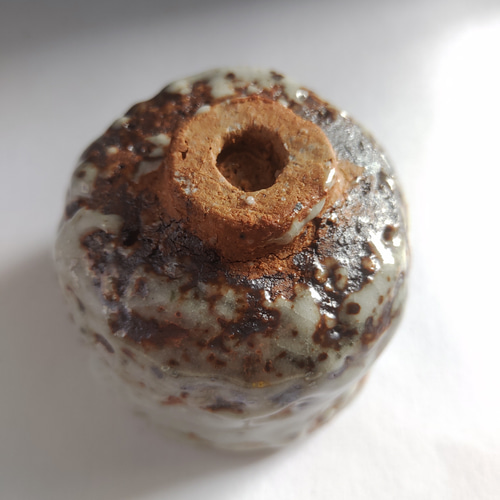 おちょこ（美濃焼のぐい呑み） 雪山のような荒々しい赤土志野ぐいのみ