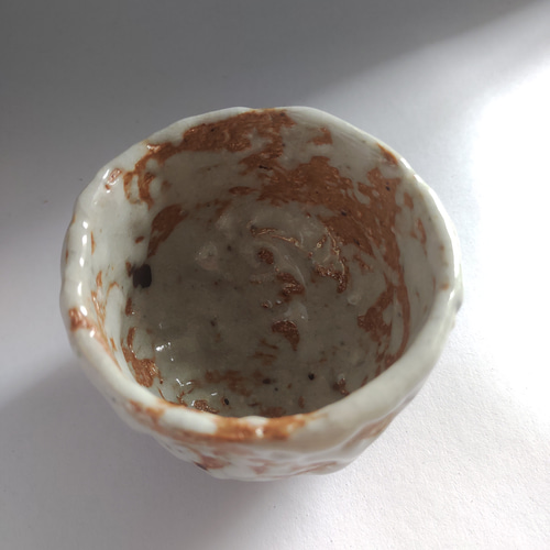 おちょこ（美濃焼のぐい呑み） 雪山のような荒々しい赤土志野ぐいのみ