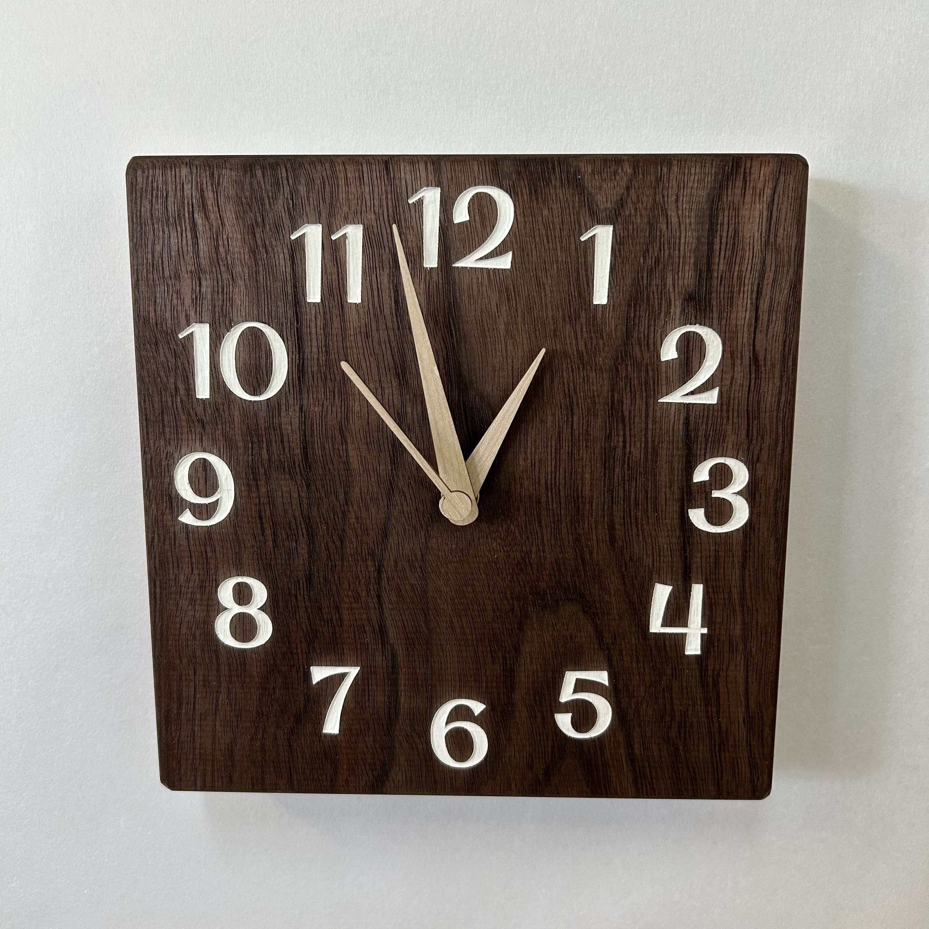 木の時計＜ウォールナット＞　壁掛け電波時計　wnc-1155
