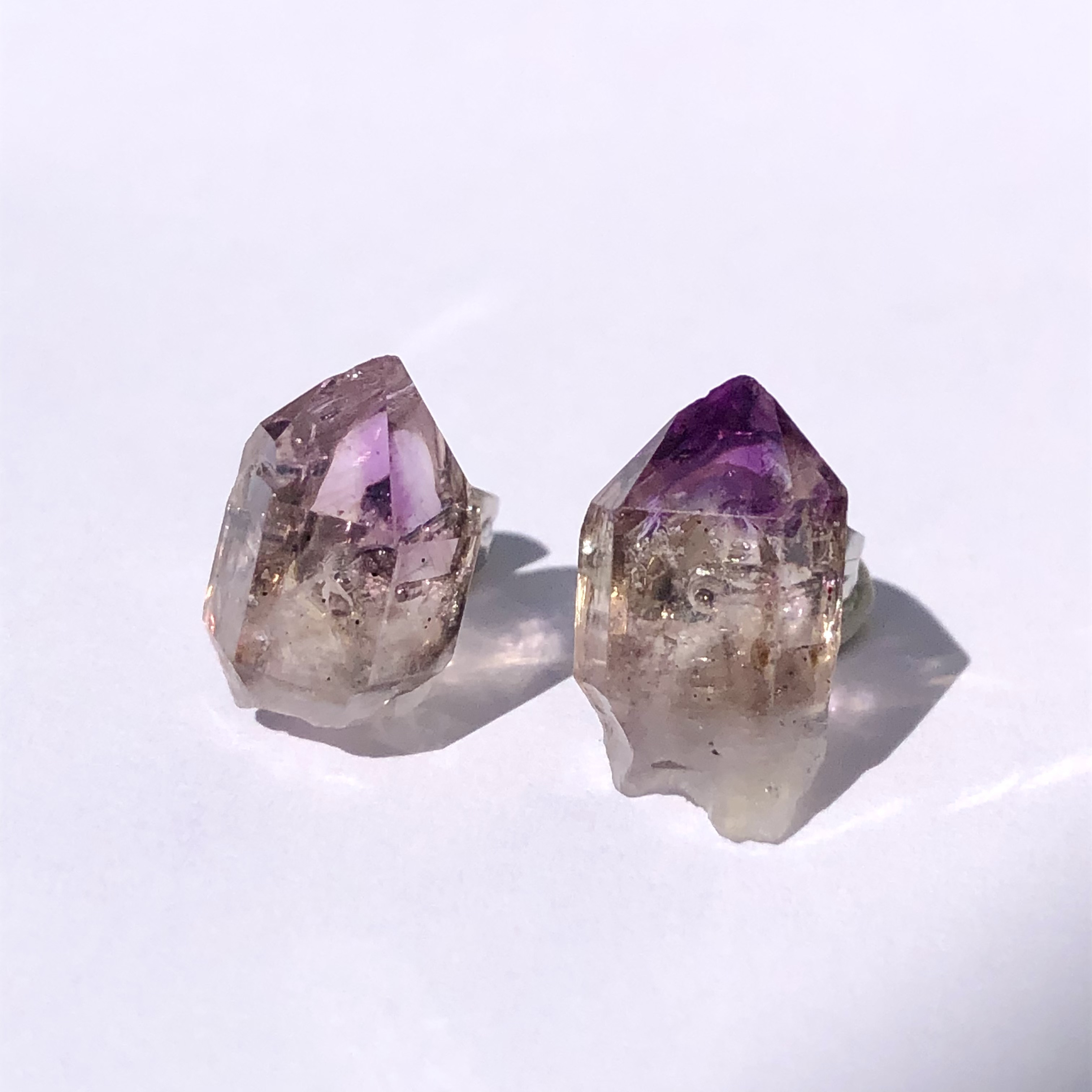 【一点もの】 アメジスト 原石 ピアス 鉱物 天然石 金属アレルギー対応 ハンドメイド アクセサリー (No.2632)