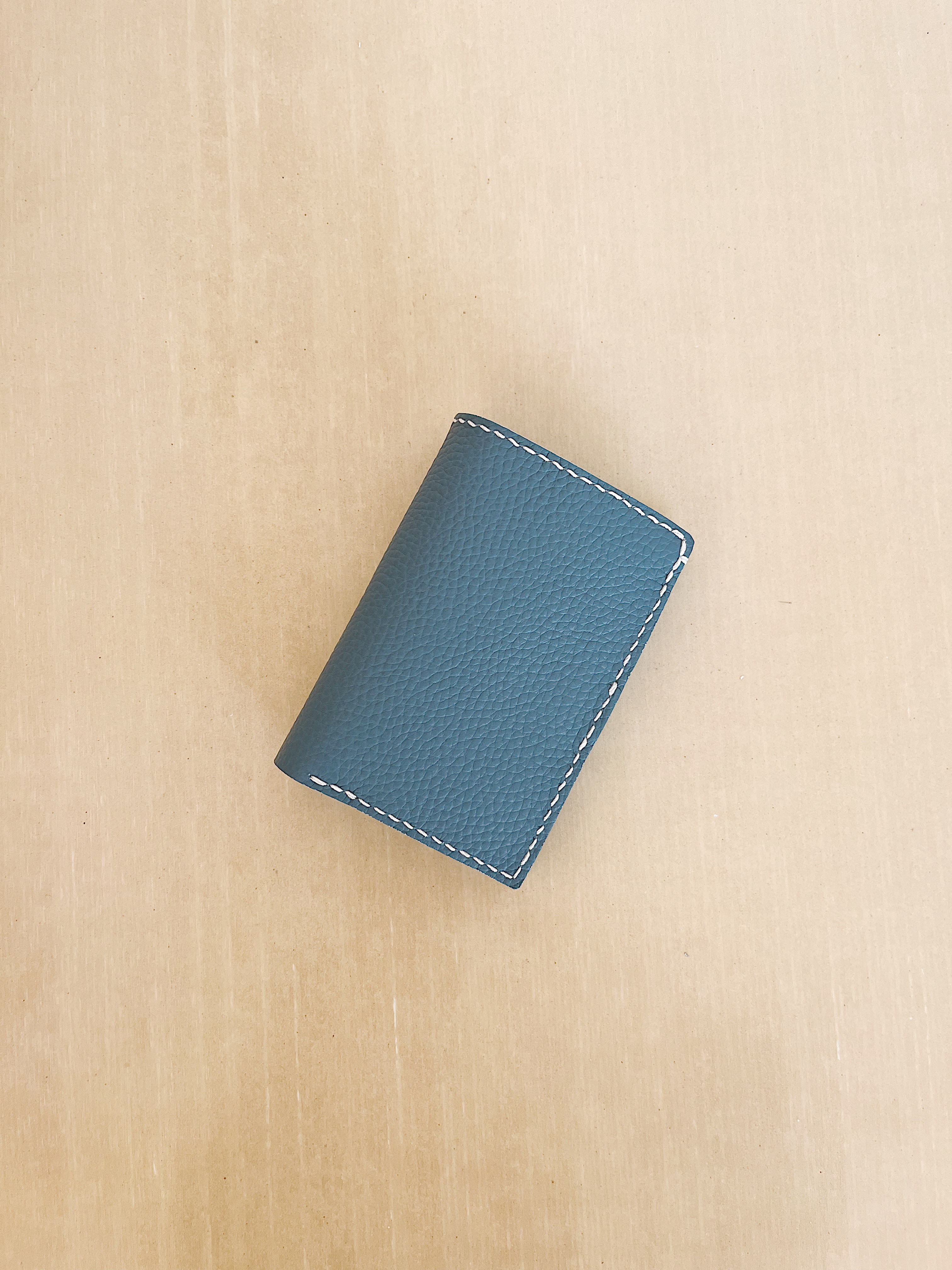 縦型二つ折り財布　カードがたくさん入る財布　シュリンクレザー　柔らかい革