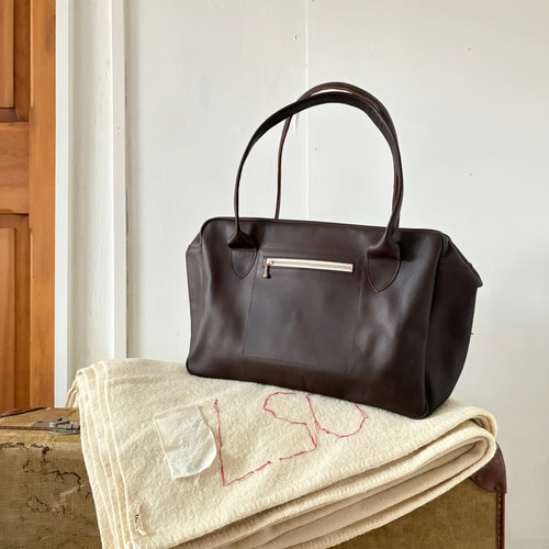 深みある秋色。本革 スモールボストンバッグ／ダークブラウン｜大人の