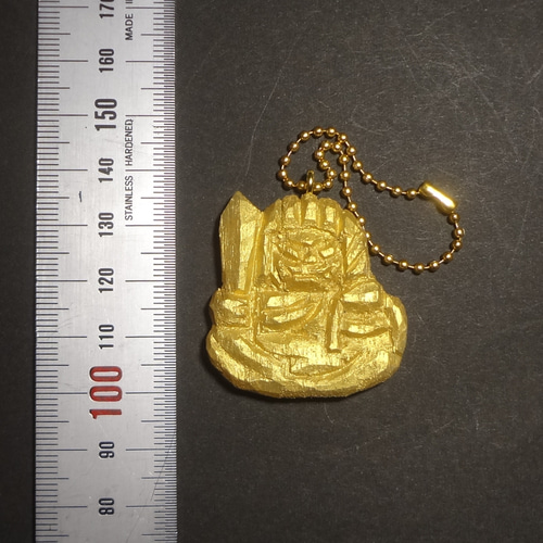仏像彫刻の金属製チャーム 木彫刻アート 『 金の不動明王 』 桐 キーホルダー ストラップ 仏像
