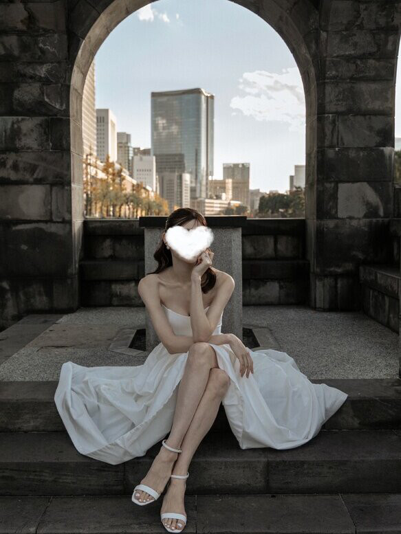 実例写真！ウェディングドレス シルクタフタ デザイン感 ベアトップ オフホワイト 結婚式 前撮り フィッシュテール