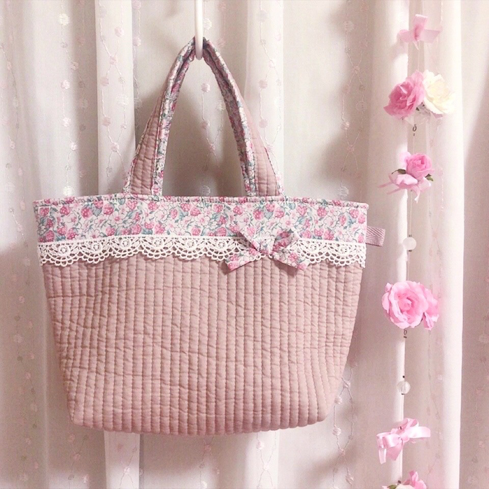 ヌビ　トートバッグ　リバティ　アシュテッド　15P キルティング　エコバッグ　いちご　ニュアンスカラー　ラテカラー