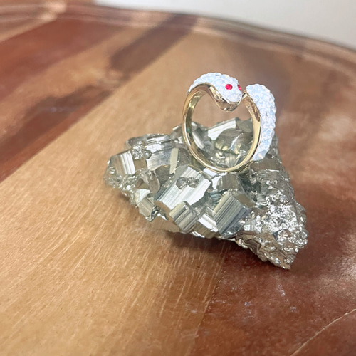 mica*さまオーダー＊白蛇抜け殻入りお守りリング・プレミアムオルゴナイト他 まちゃさまオーダー＊白蛇抜け殻入り＊お花の型のオルゴナイト