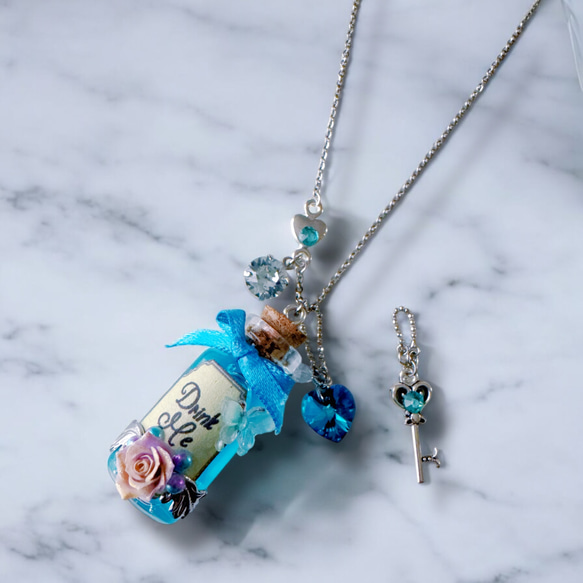 Q-pot アリス Alice drink me ネックレス Alice Drink Me Necklace – Rave Fashion Goddess