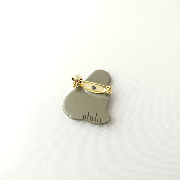 チョコと皇帝ペンギンひな 漆ブローチ 4枚目の画像