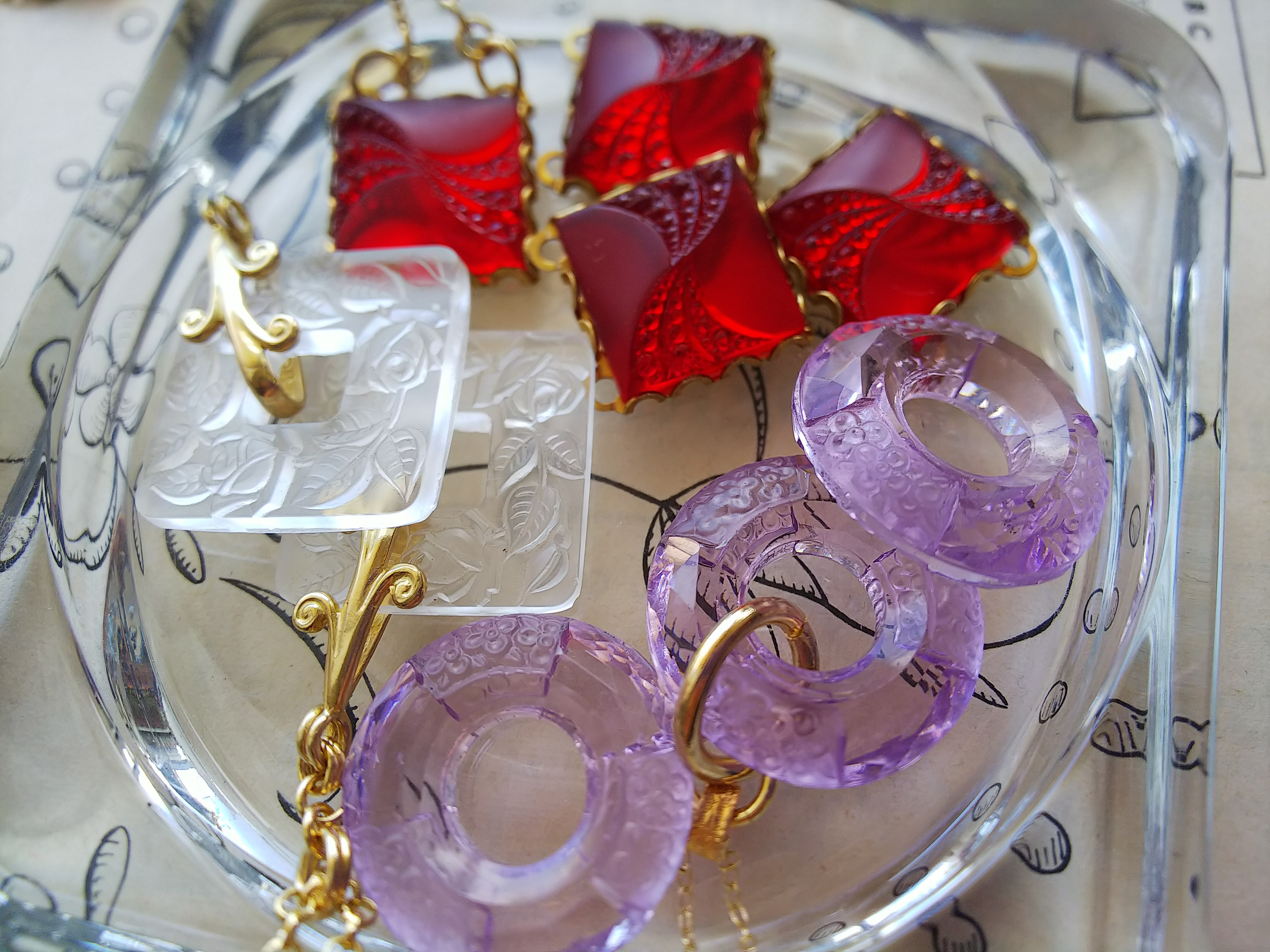 1930年代　美しい藤色・ドーナツ型のお花のアールデコGlass　クラシカルネックレス