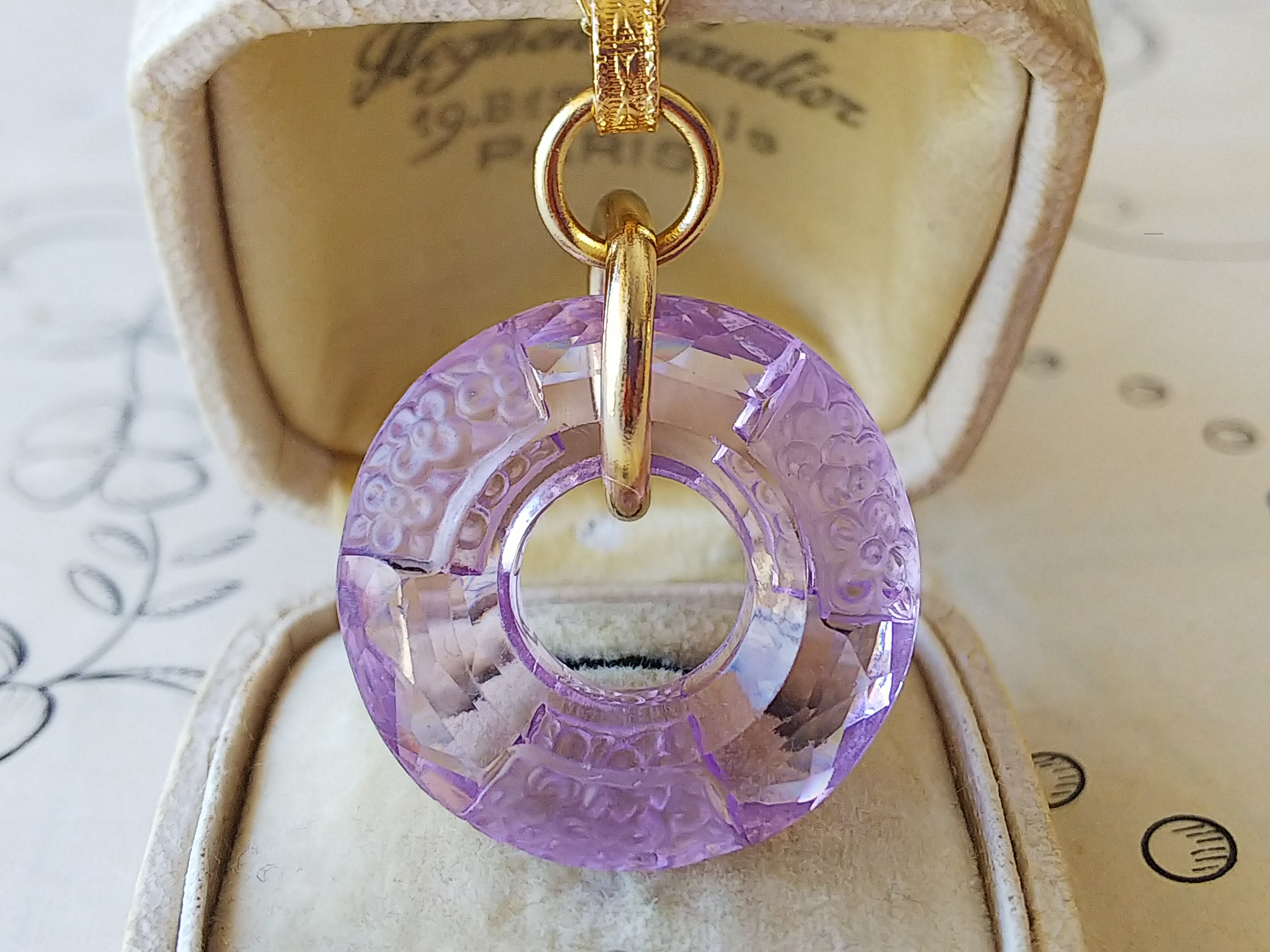 1930年代　美しい藤色・ドーナツ型のお花のアールデコGlass　クラシカルネックレスネックレス・ペンダント