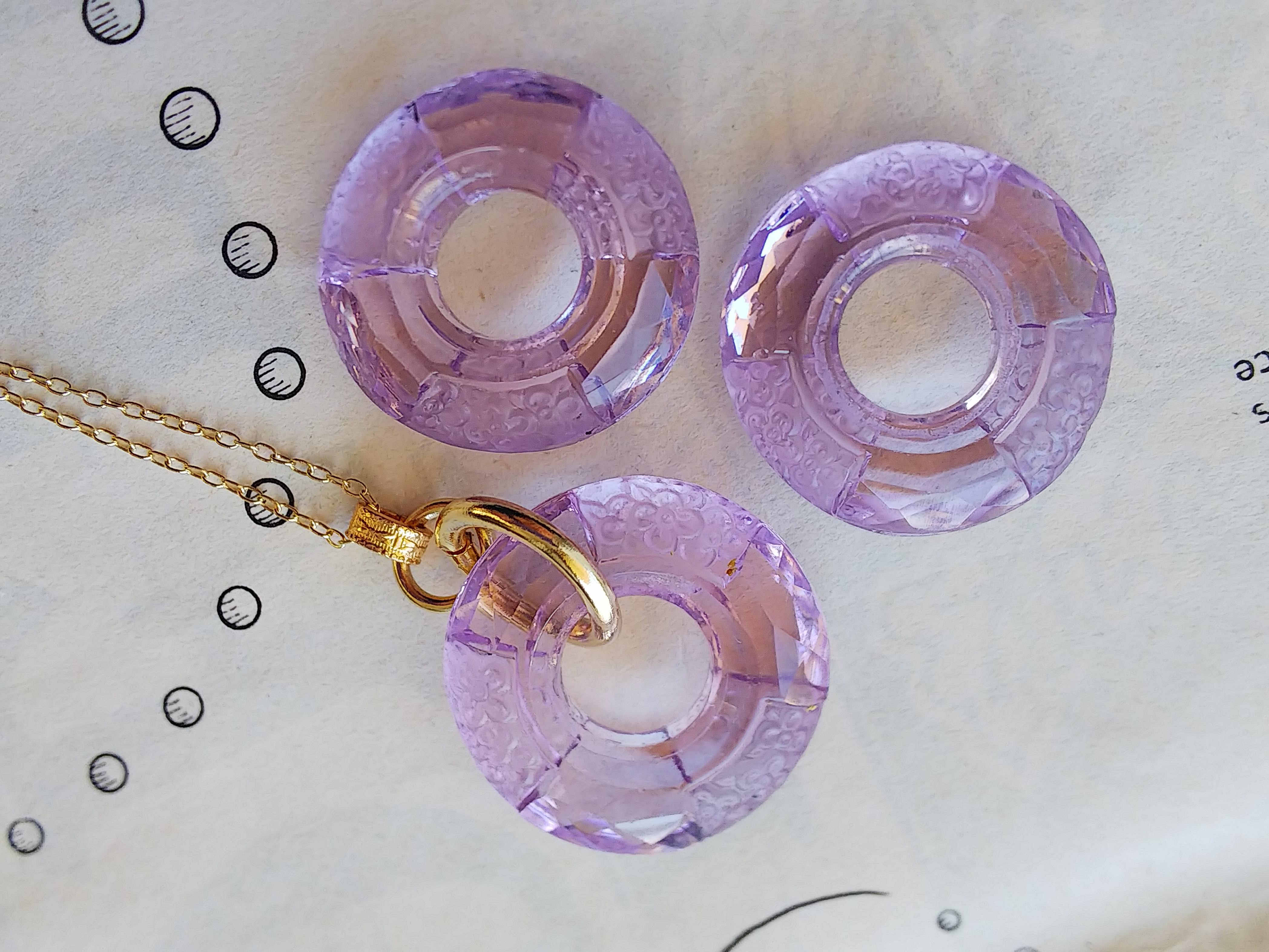 1930年代　美しい藤色・ドーナツ型のお花のアールデコGlass　クラシカルネックレス