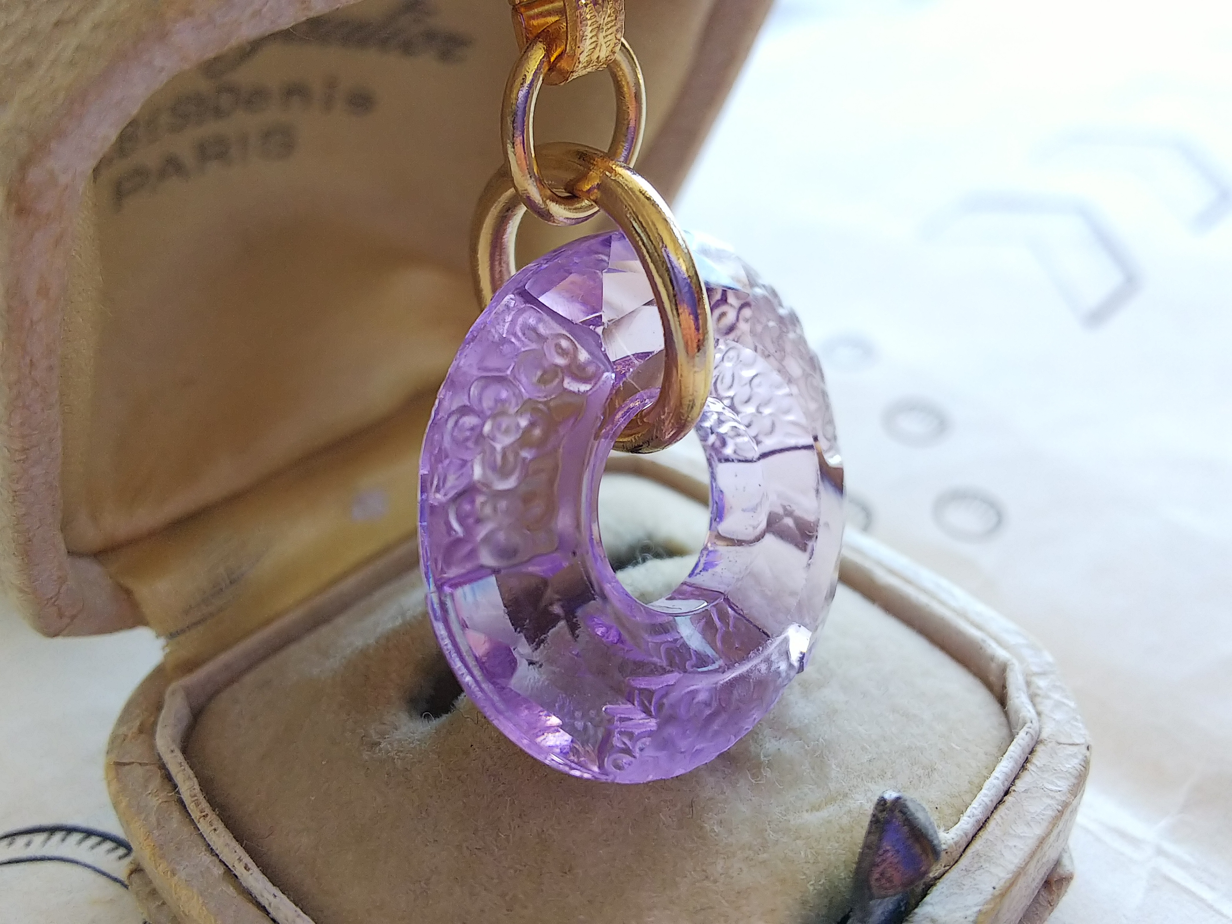 1930年代　美しい藤色・ドーナツ型のお花のアールデコGlass　クラシカルネックレス