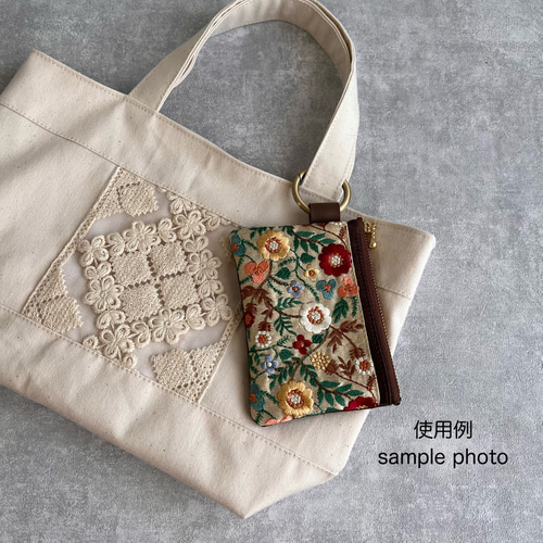 ネコ刺繍/インド刺繍×ふんわりキルト☆カラビナ付きフラットポーチ
