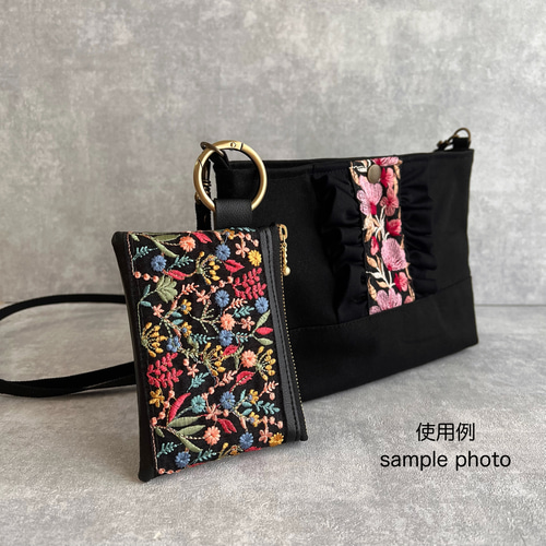 ネコ刺繍/インド刺繍×ふんわりキルト☆カラビナ付きフラットポーチ
