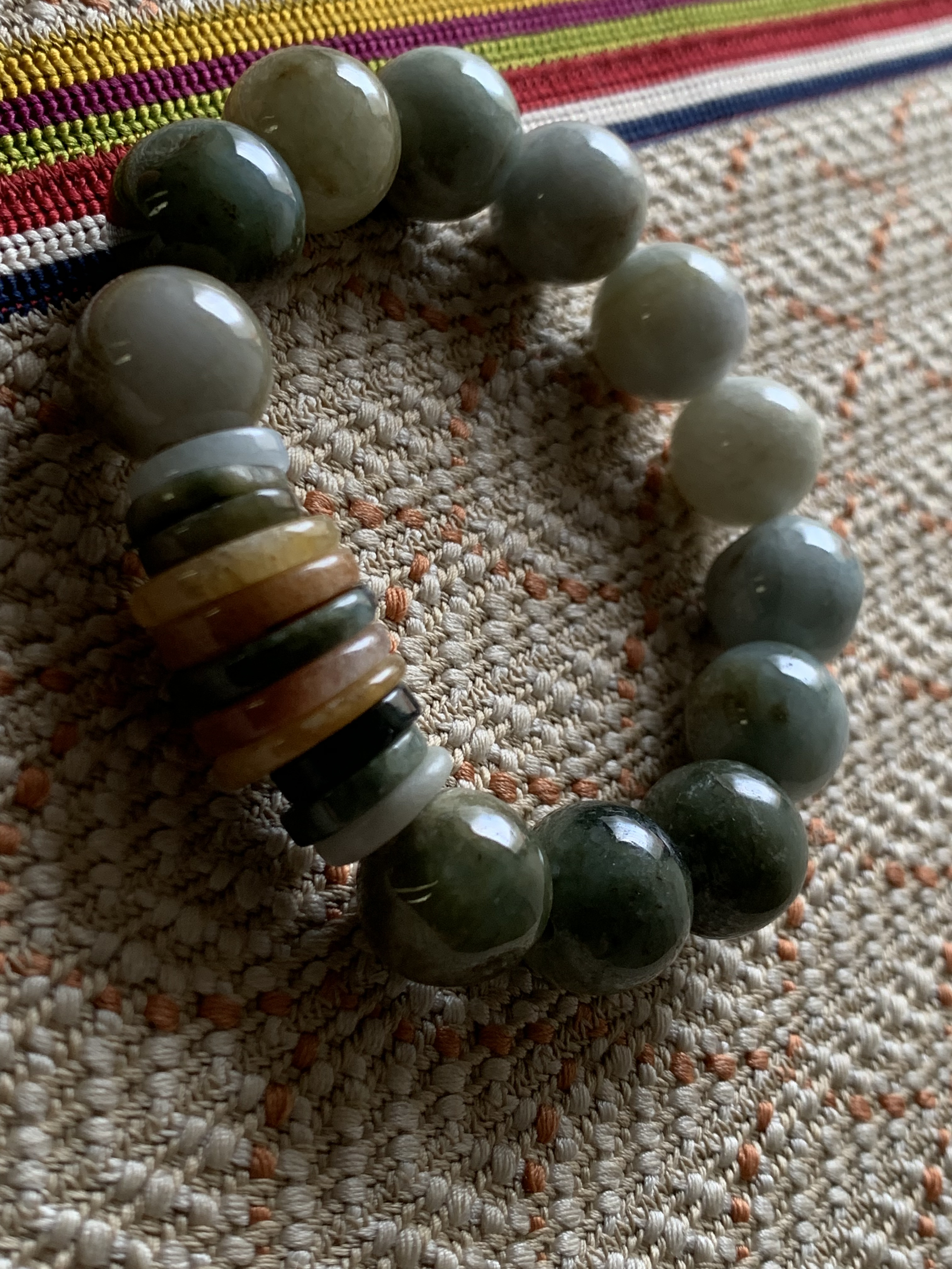 ビンテージミャンマー翡翠とたくさんの平安翡翠のみでお繋ぎしましたブレスレット