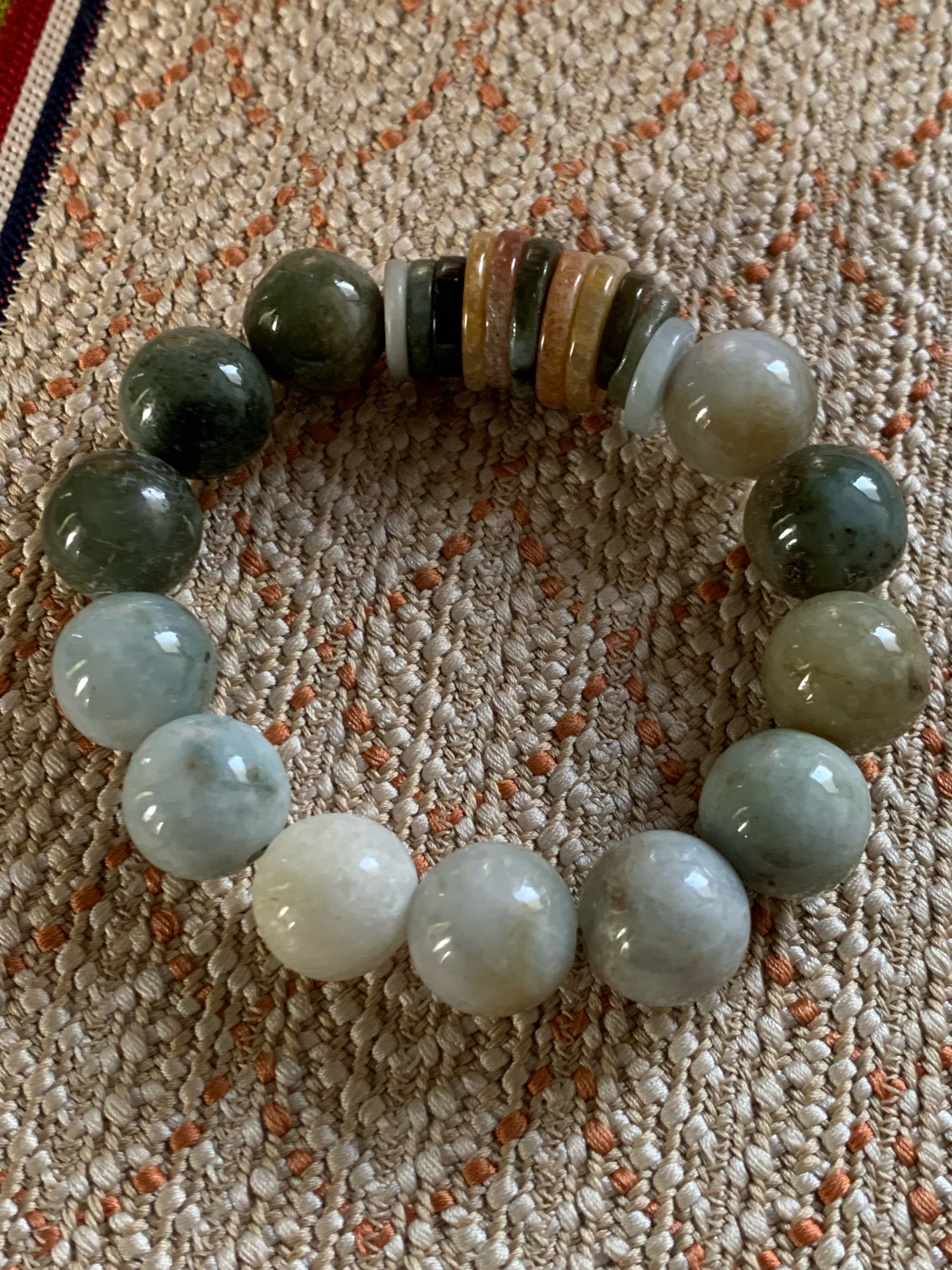 ビンテージミャンマー翡翠とたくさんの平安翡翠のみでお繋ぎしましたブレスレット