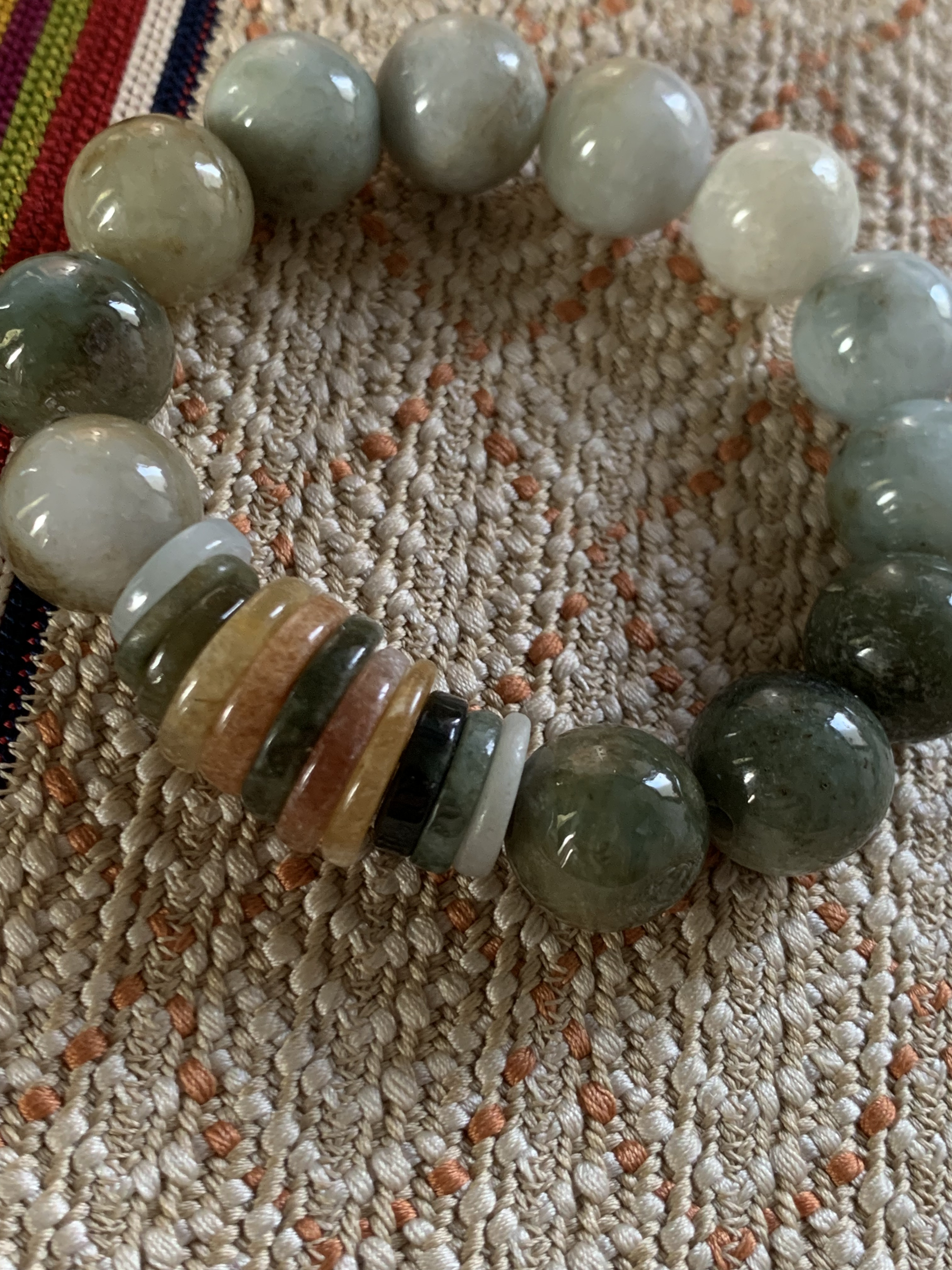 ビンテージミャンマー翡翠とたくさんの平安翡翠のみでお繋ぎしましたブレスレット