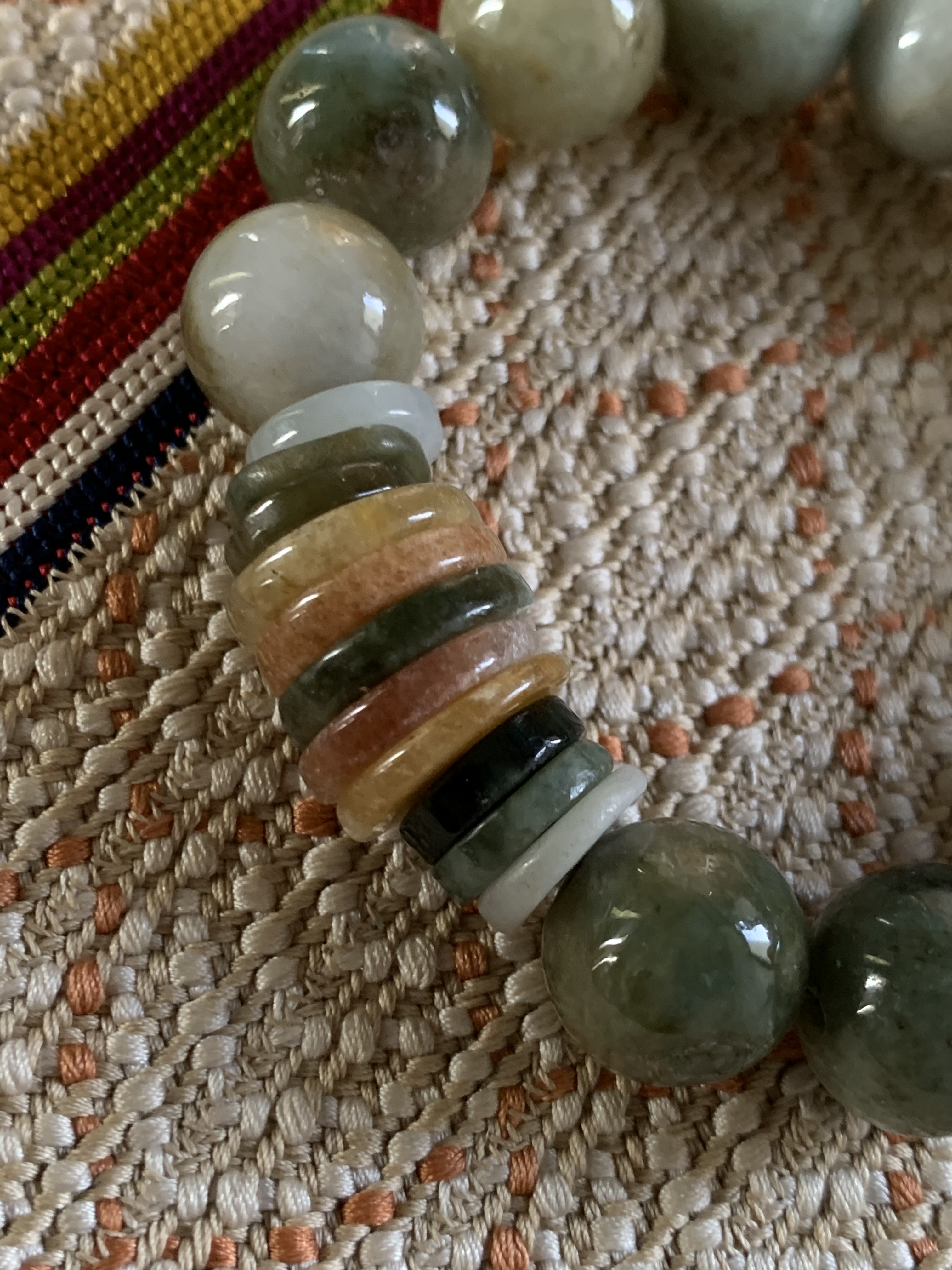 ビンテージミャンマー翡翠とたくさんの平安翡翠のみでお繋ぎしましたブレスレット