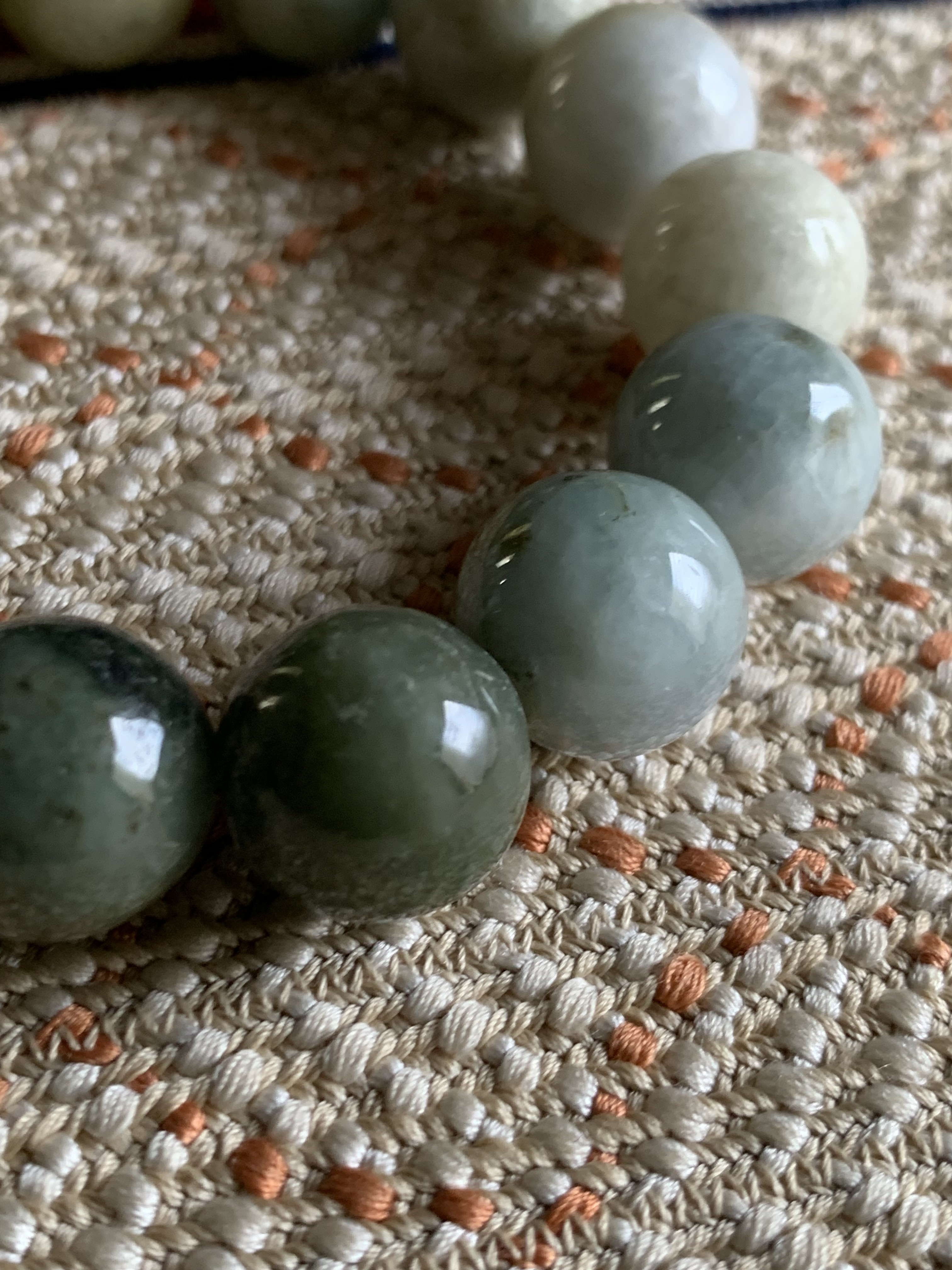 ビンテージミャンマー翡翠とたくさんの平安翡翠のみでお繋ぎしましたブレスレット