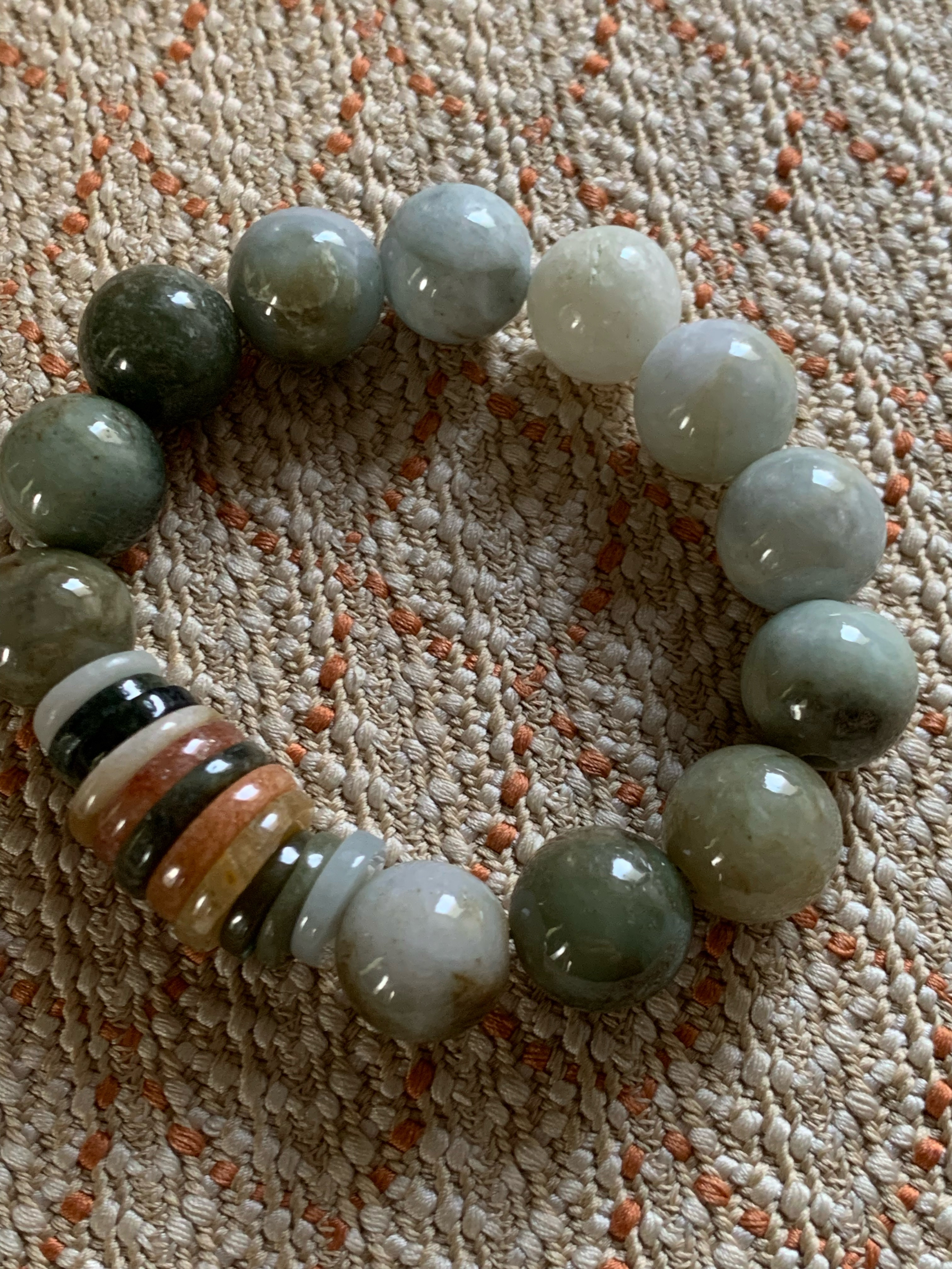 ビンテージミャンマー翡翠とたくさんの平安翡翠のみでお繋ぎしましたブレスレット