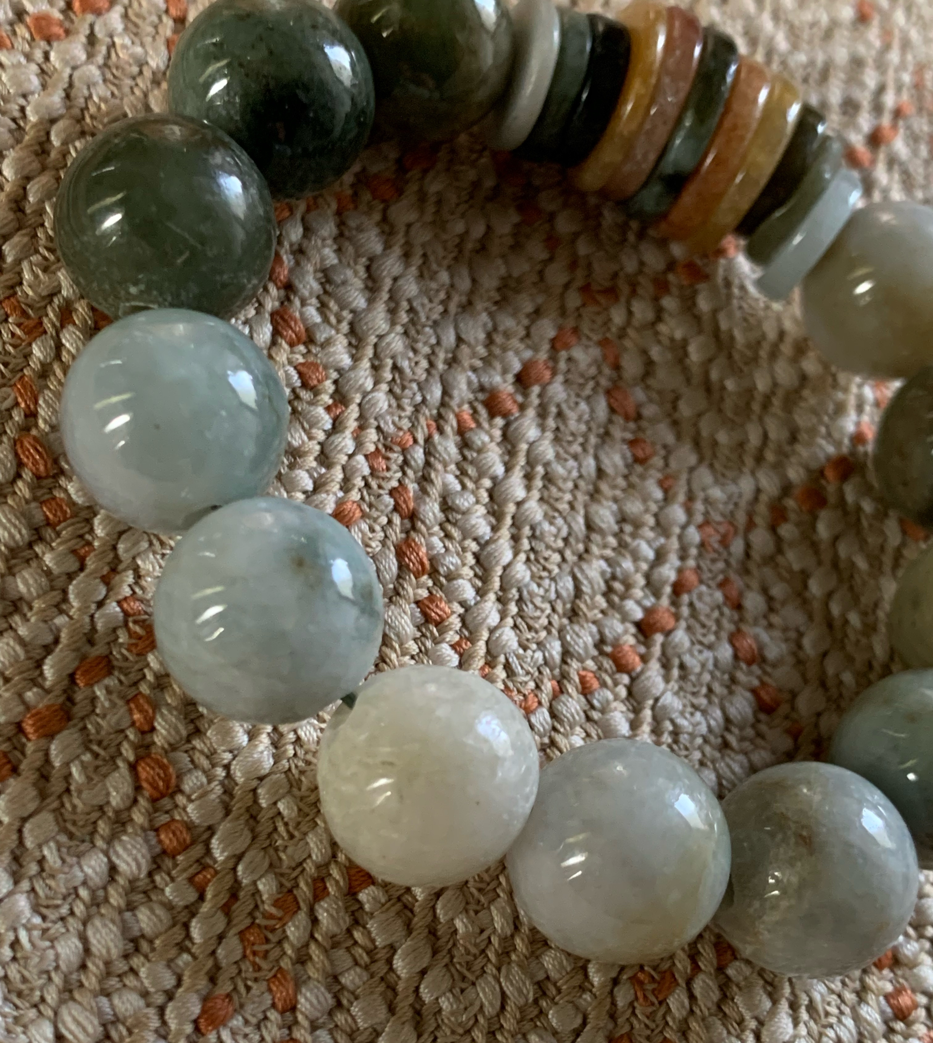 ビンテージミャンマー翡翠とたくさんの平安翡翠のみでお繋ぎしましたブレスレット