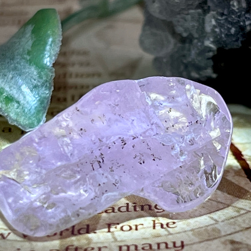 愛を進化させる石✨ クンツァイト タンブル 原石 天然石 東洋占星術師