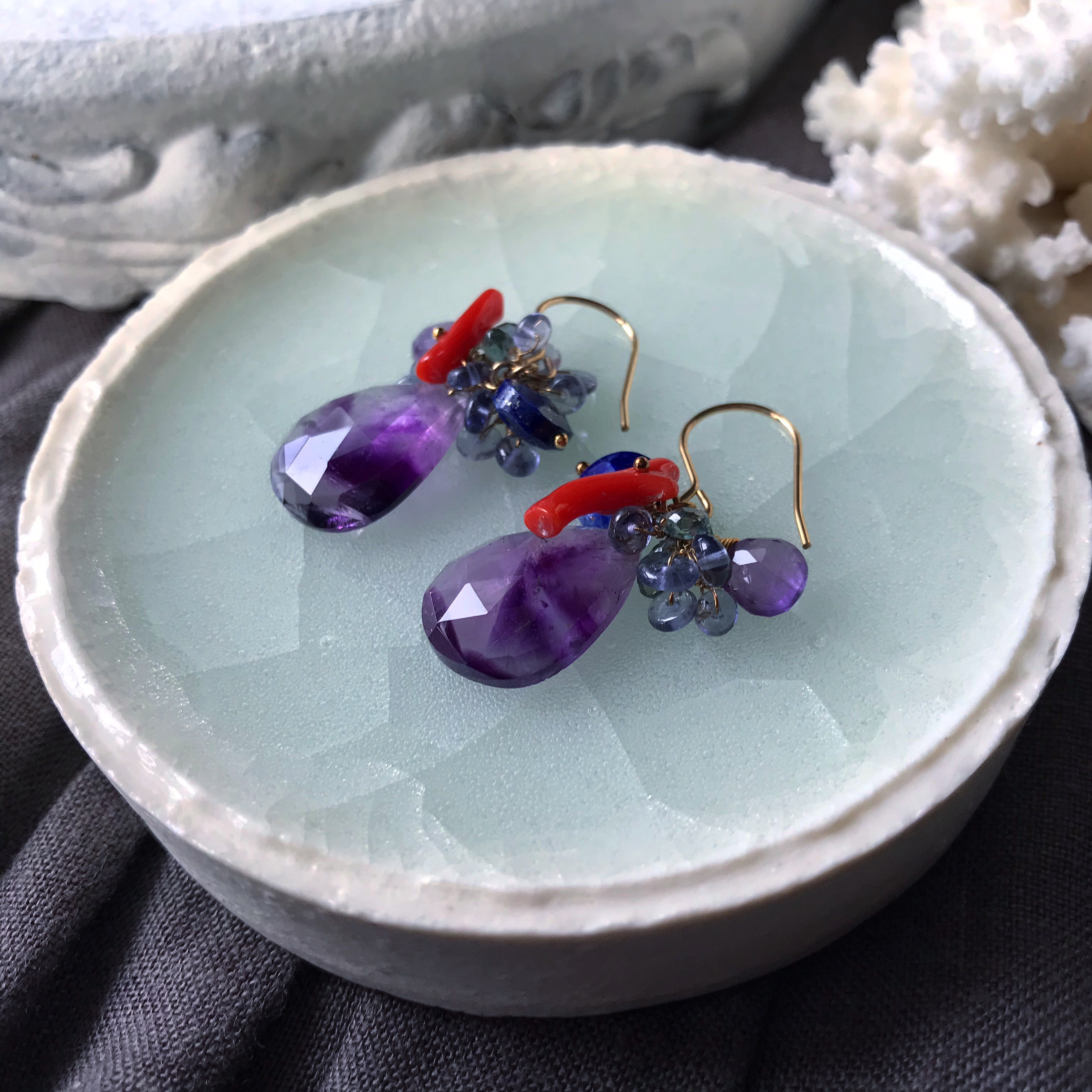 【K14gf】バイカラーアメジストと天然珊瑚のピアス(イヤリング)
