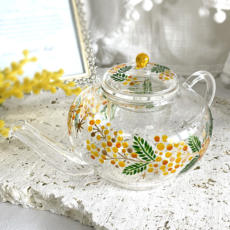 春を彩るミモザのティーポット　耐熱　手描き/記念日/お祝い/名入れ（有料）