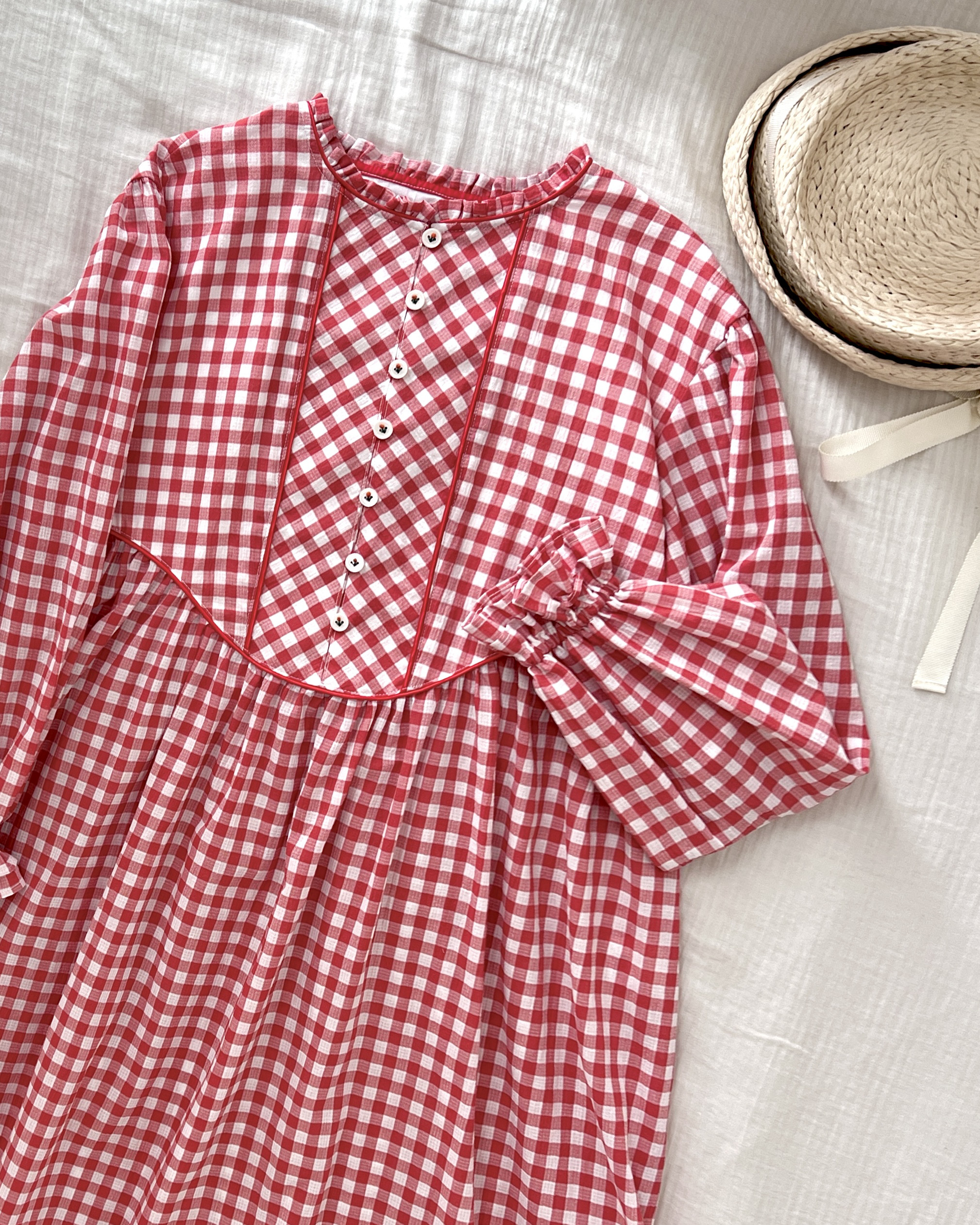 チェック　ワンピース　刺繍ボタン　綿100％ 　フリルスカート　透け感あり　一点もの　「わたしのワンピース」
