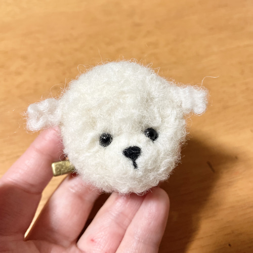 ふわふわ、まっしろ。ビションフリーゼの羊毛フェルトブローチ