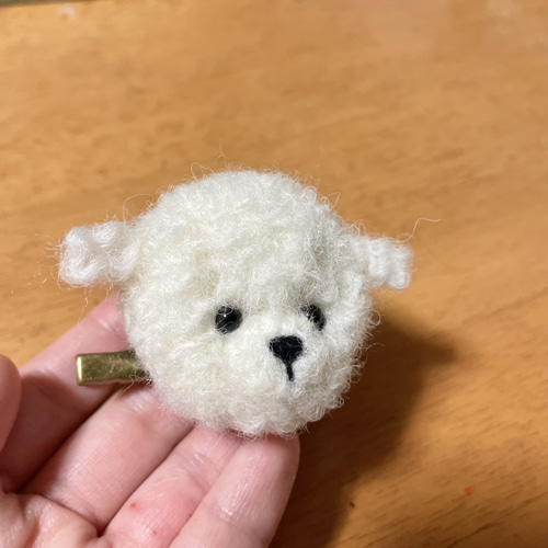 ふわふわ、まっしろ。ビションフリーゼの羊毛フェルトブローチ
