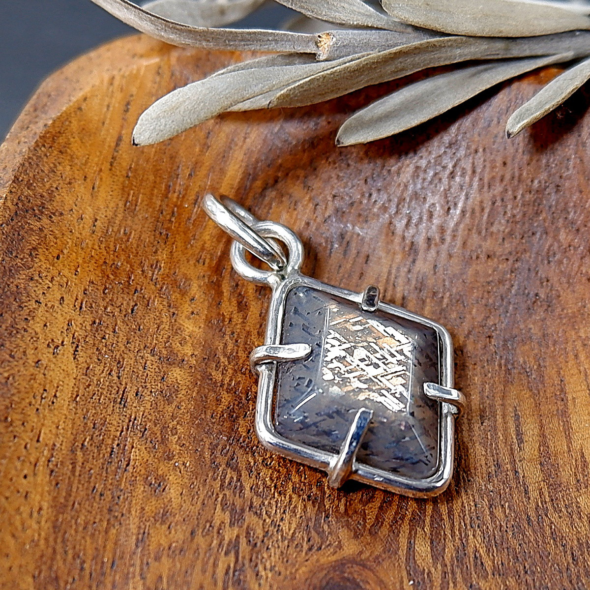 ～キラキラの格子模様～　ラティスサンストーンのペンダント　両面タイプ　天然石アクセサリー　一点物　macari