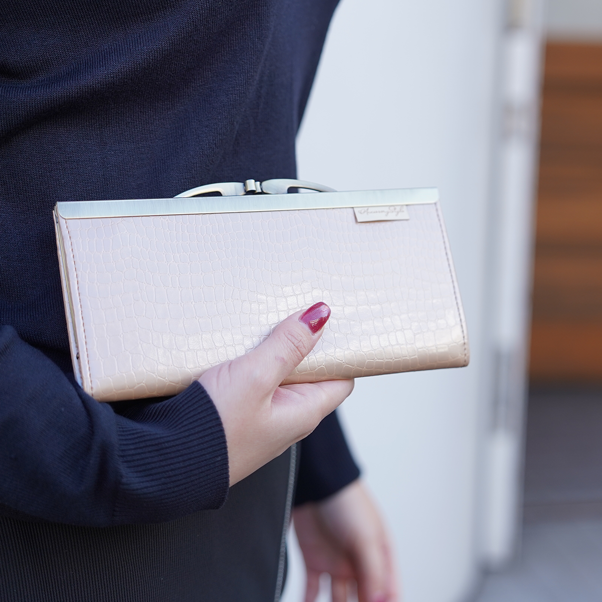 薄くて軽いがま口長財布アクセサリースタイル Luna(ルナ)エナメルパールベージュ/花柄C06019