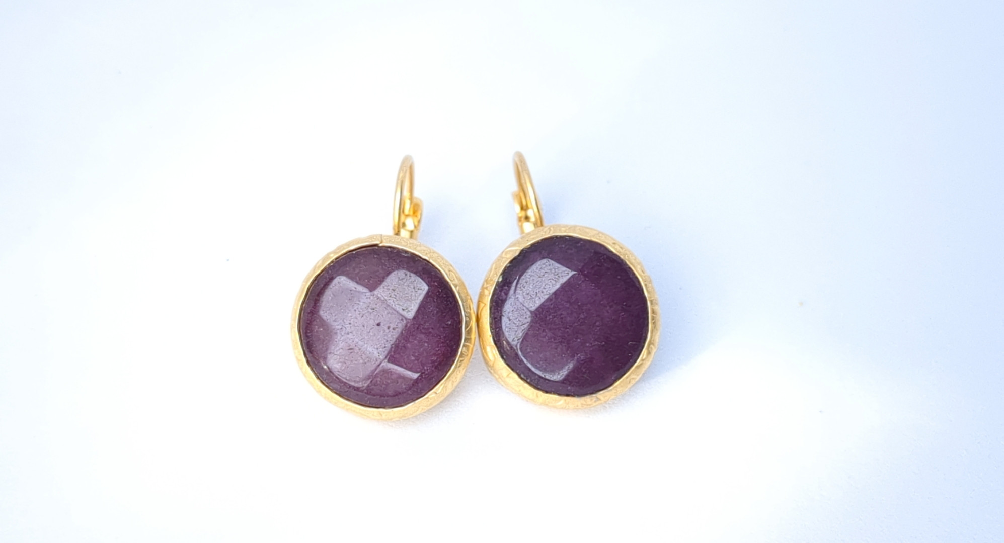 一点のみ「パープルルビー」の世界でひとつの天然石のピアス