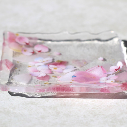 ✨ピンク猫金色花吹雪桜硝子角皿✨ガラス皿✨敬老の日✨誕生日