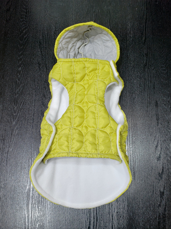 犬服♪フード付き防寒着(着脱簡単！首元と両脇でマジックテープ止め)(小型犬ML) 4枚目の画像