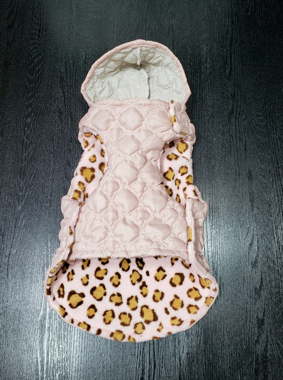 犬服♪フード付き防寒着(着脱簡単！首元と両脇でマジックテープ止め)(小型犬ML) 6枚目の画像