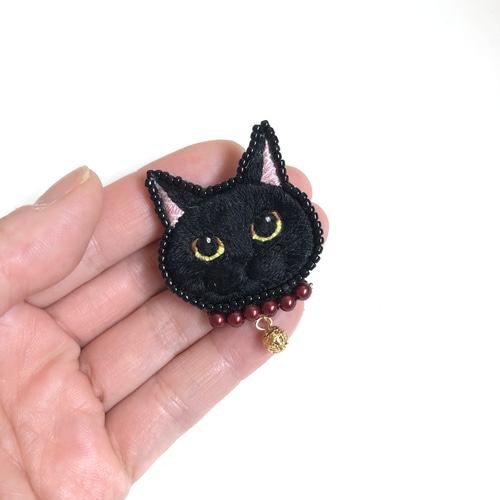 黒猫】手刺繍ブローチ 2way仕様(バッグチャームオプションあり) 愛猫と
