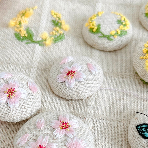 桜の刺繍ブローチ Sサイズ〈ヘアゴムに変更可〉【受注制作