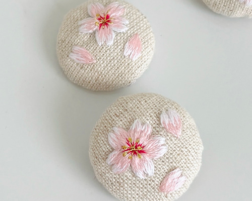 【週末限定出品】 BISOU ピンクさんごのブローチ 再販＞ほんのりブルーとピンクの紫陽花、オートクチュール刺繍の