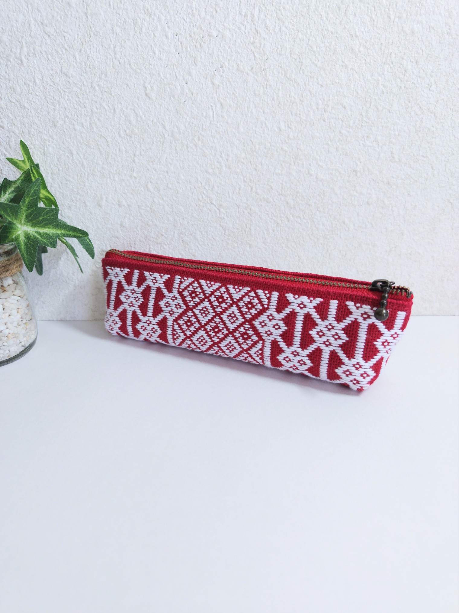 【受注制作】こぎん刺し　ペンケース　贅沢な両面刺し　ペン入れ　マチ付き　エンジ　赤　華やか　筆箱　スリム　和風