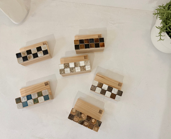 モザイクタイルのスマホスタンド 1枚目の画像