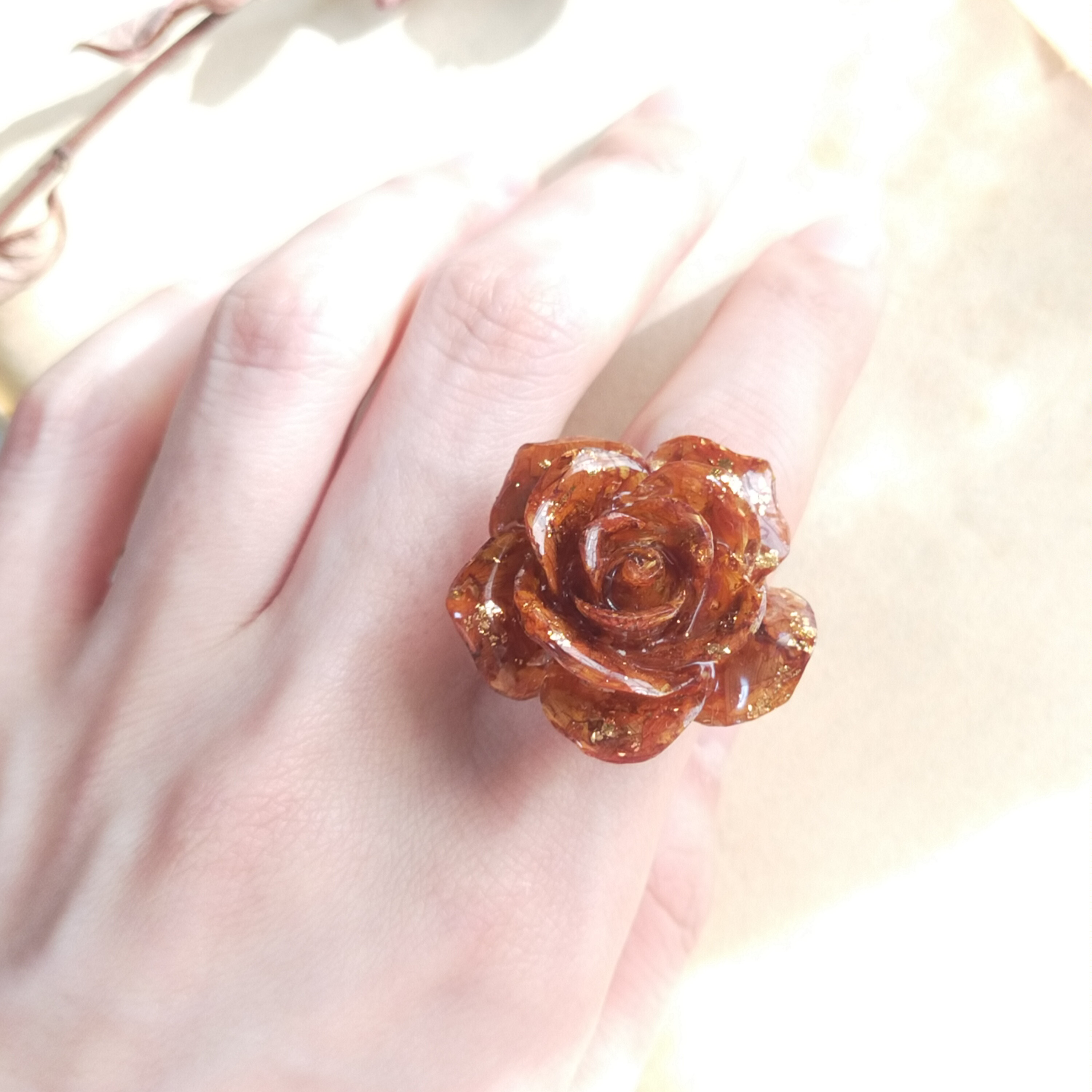 〜テラコッタのアンティークローズリング〜　バラ　プレゼント　レジン　クリア　ドライフラワー　ホワイトデー　オレンジ　薔薇