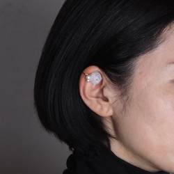 1粒糸玉とパールのイヤーカフ〈片耳用〉 2枚目の画像