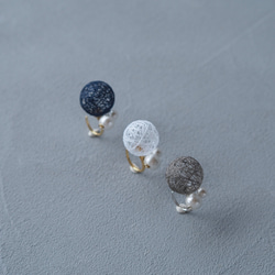 1粒糸玉とパールのイヤーカフ〈片耳用〉 11枚目の画像