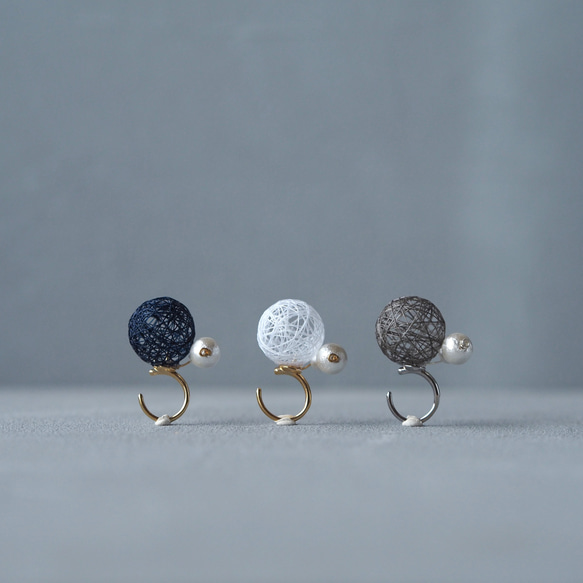 1粒糸玉とパールのイヤーカフ〈片耳用〉 4枚目の画像