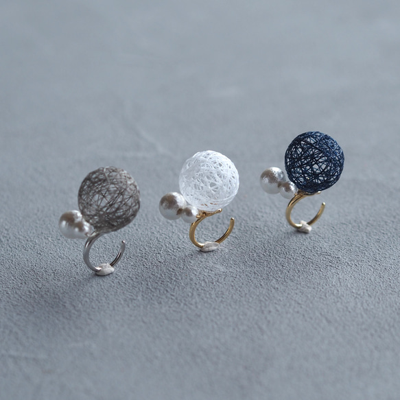 1粒糸玉とパールのイヤーカフ〈片耳用〉 1枚目の画像